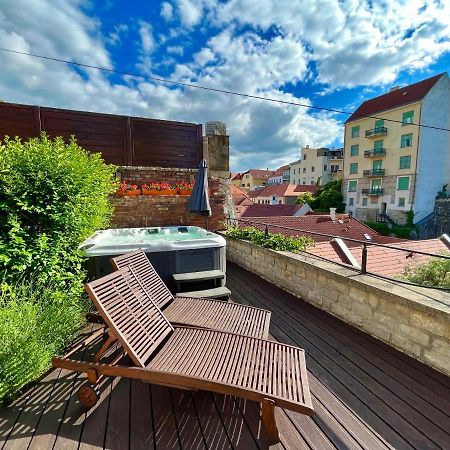 Ferienwohnung Terrace Apartman Premium Belvaros Jacuzzival Veszprém Exterior foto