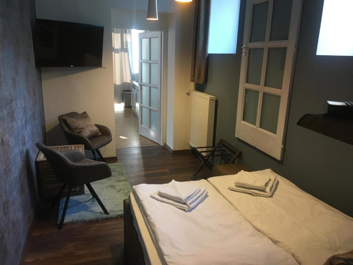 Ferienwohnung Terrace Apartman Premium Belvaros Jacuzzival Veszprém Exterior foto