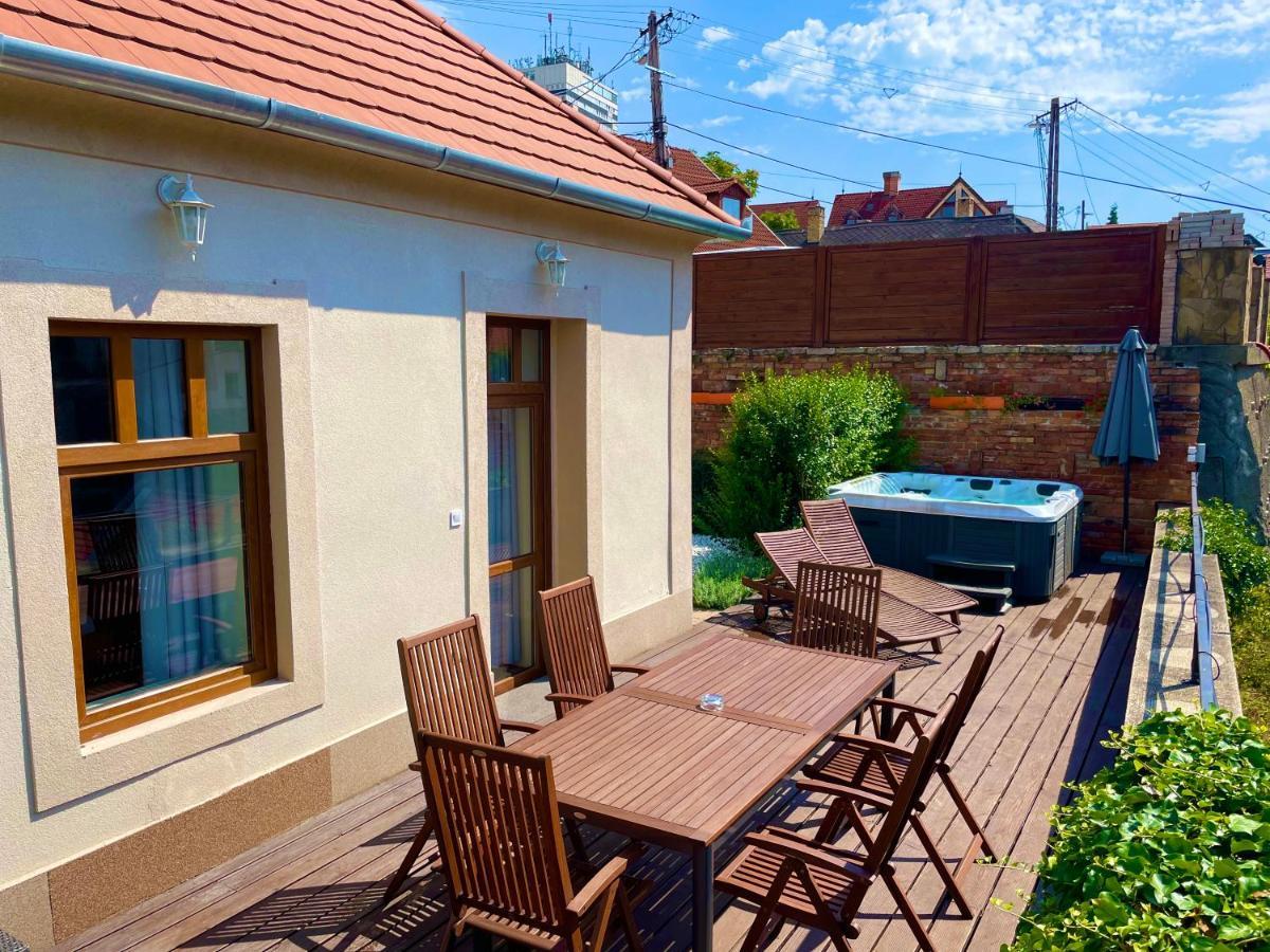 Ferienwohnung Terrace Apartman Premium Belvaros Jacuzzival Veszprém Exterior foto