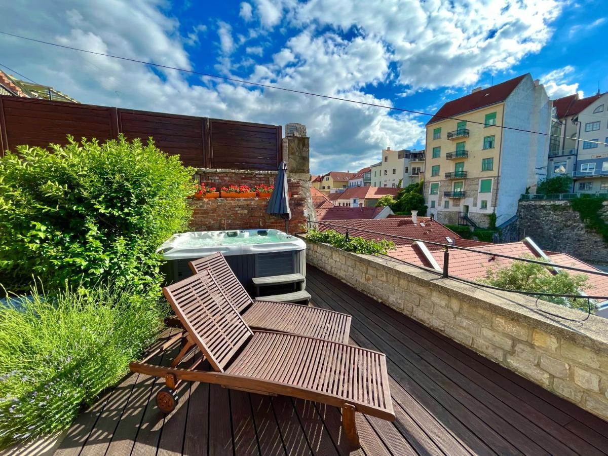 Ferienwohnung Terrace Apartman Premium Belvaros Jacuzzival Veszprém Exterior foto